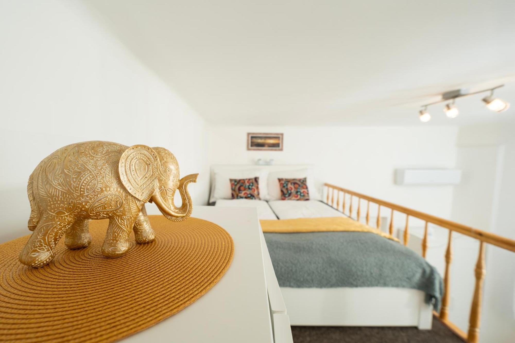 Bakats Square Premium Apartment With Ac Budapest Exterior photo